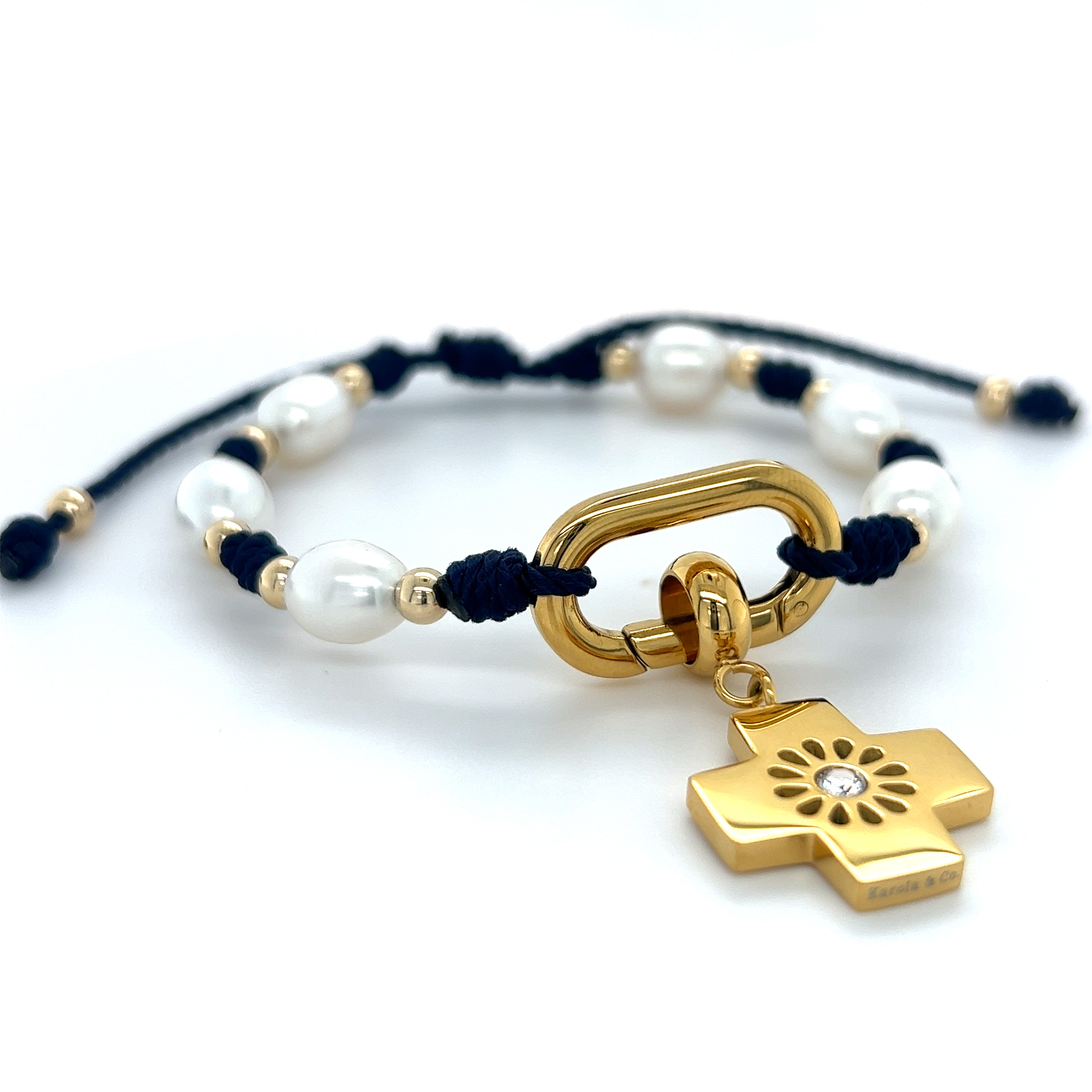 Veinte Once Cross + Pearls Bracelet