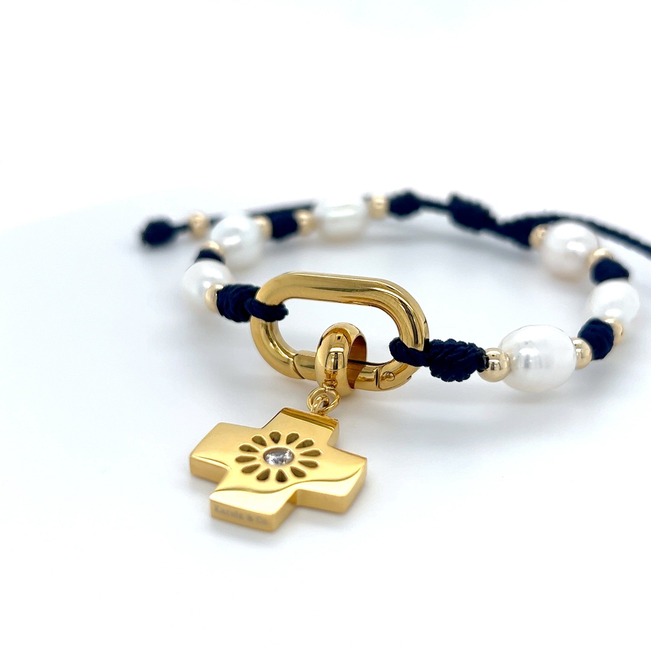 Veinte Once Cross + Pearls Bracelet